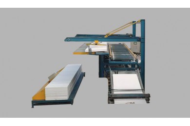 Automatic feeding machine for benzene board